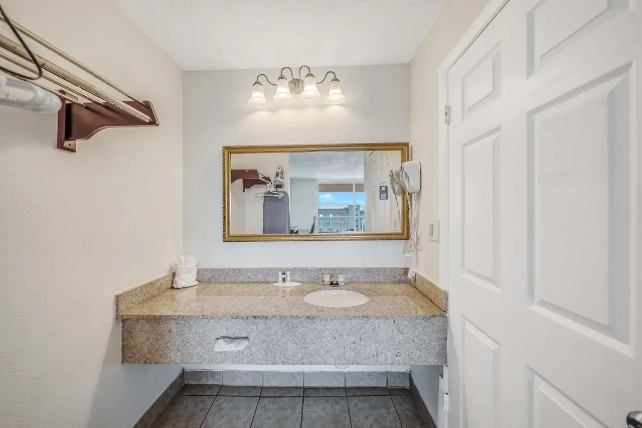 Baymont By Wyndham Panama City Beach Hotel